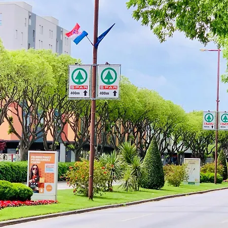 Apartment The L Place By Right Place Split